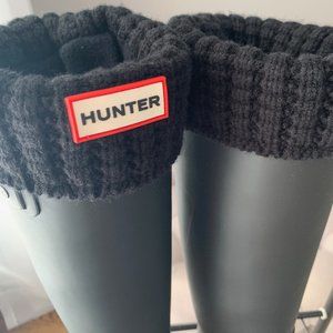 Hunter - Women's Refined Tall Rainboots Black w/socks